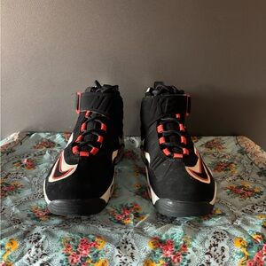 Nike size 10 Basketball Shoes